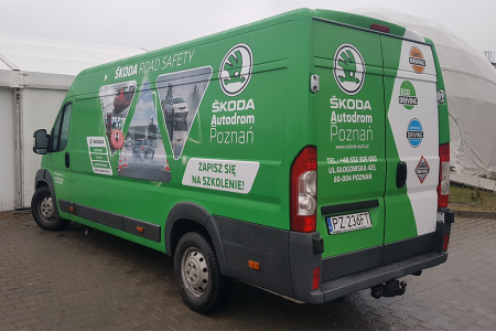 Reklama na samochodzie SZKOŁA AUTO 2